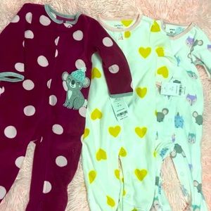 Carter’s 3 pieces of girls fleece footie pjs 
Size: 9 months